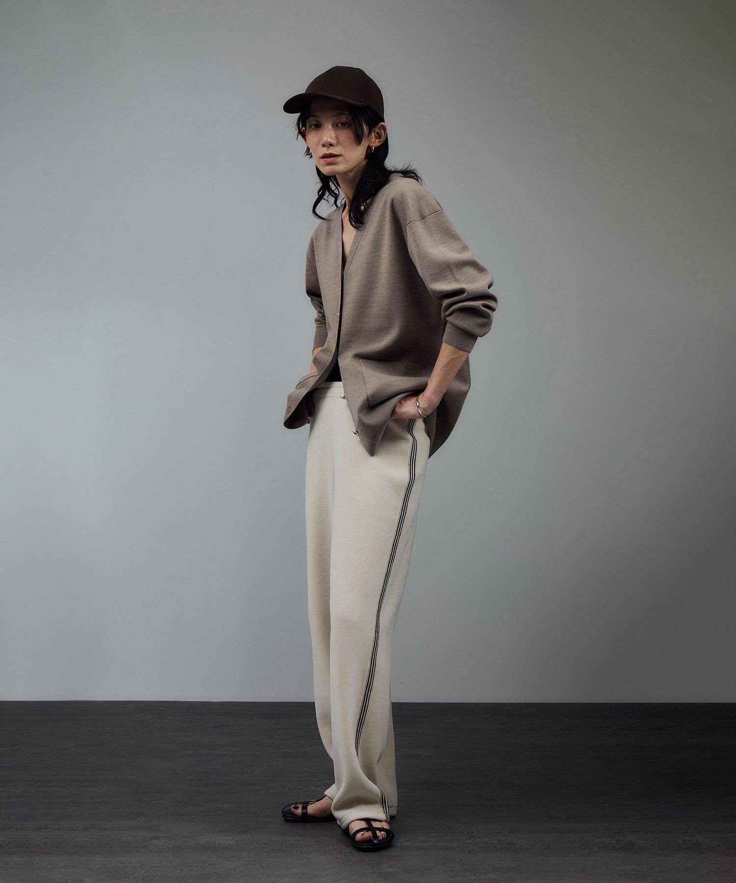 SALON adam et rope'｜ウールVネック金ボタンカーディガン | Rakuten