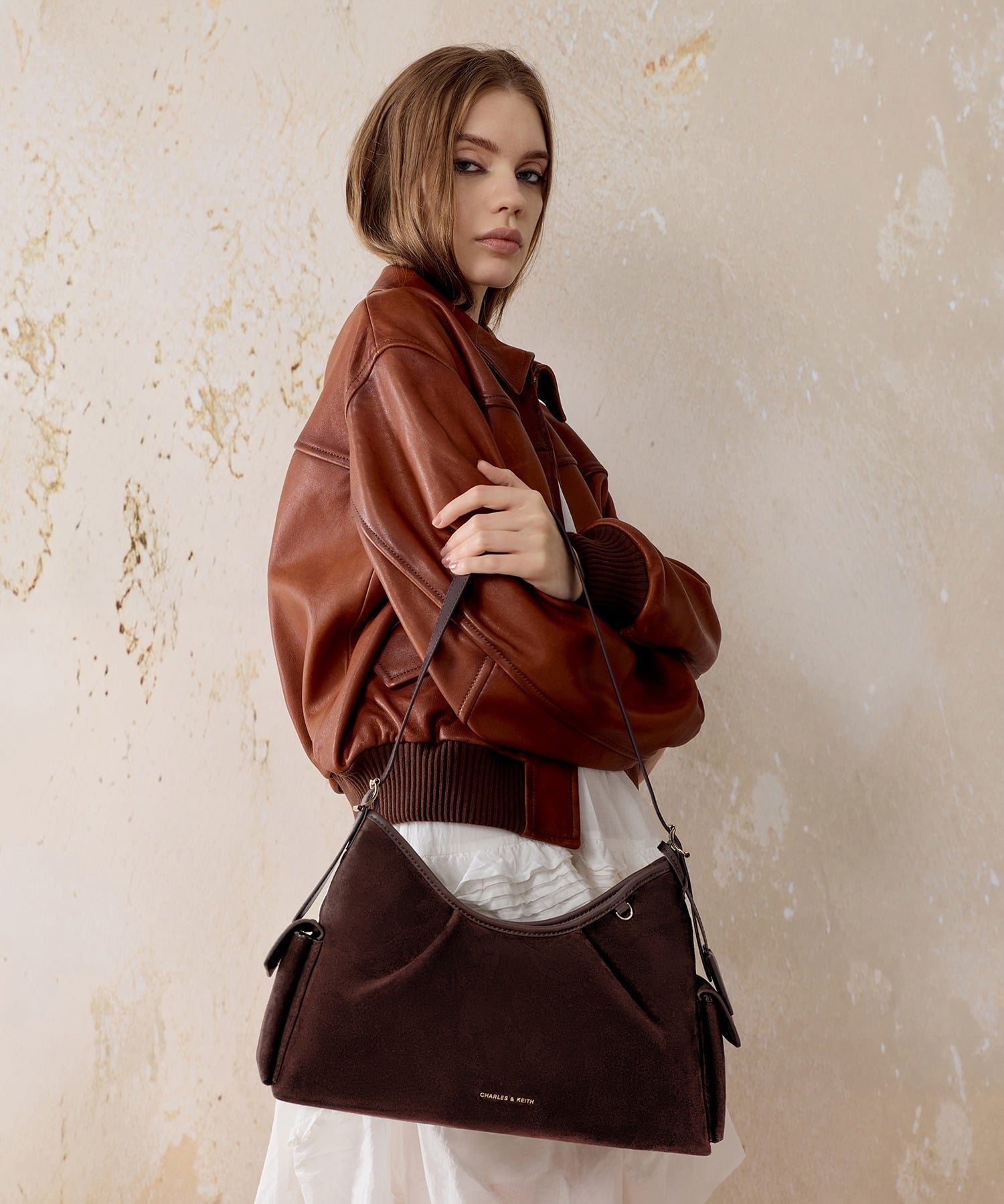 CHARLES & KEITH｜Khai カイ リサイクルスエードショルダーバッグ