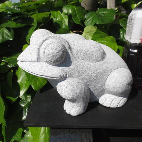 楽天市場】かえる カエル 全長33cm 置物 置き物 雑貨 御影石のオブジェ