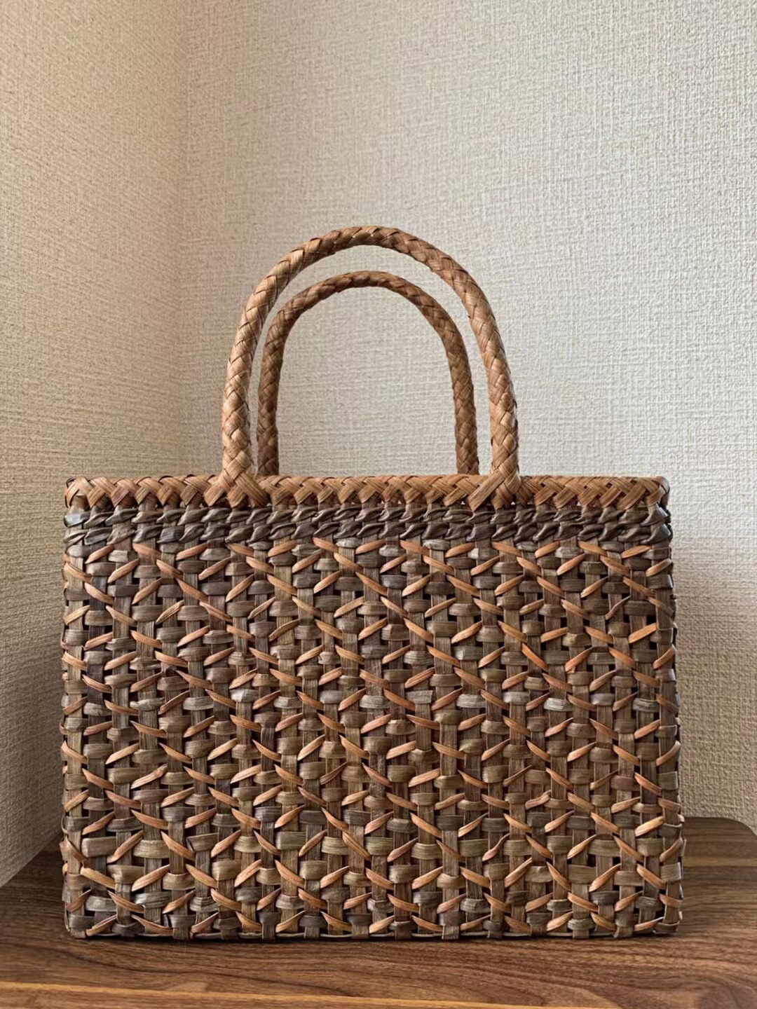 天然素材 ブラウン かごバッグ胡桃？山葡萄？ 天然素材 ブラウン かご