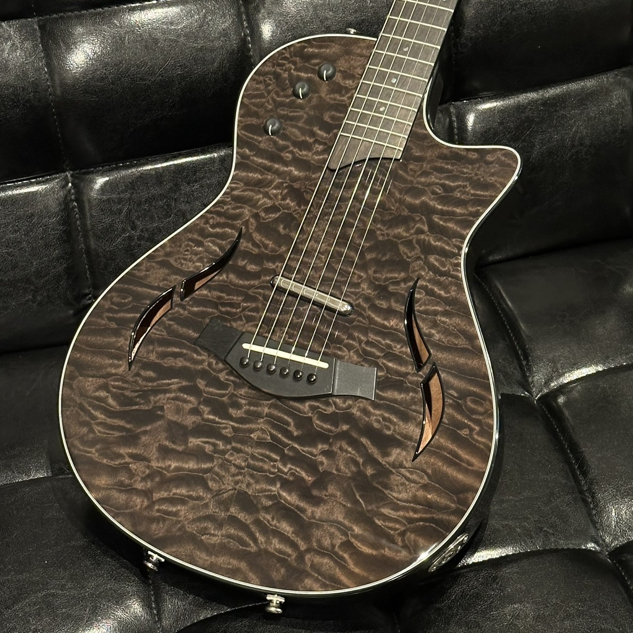 楽天市場】Taylor（テイラー）Builder's Edition 717 Wild Honey Burst