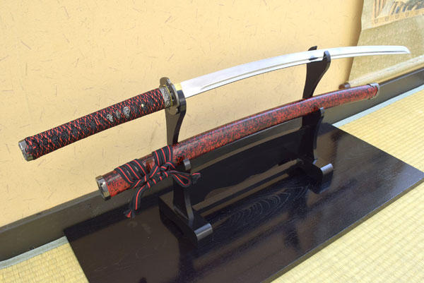 楽天市場】模造刀 前田慶次利益拵え 特製赤黒下げ緒 コスプレのグッズ