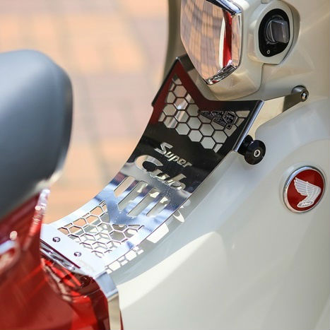 楽天市場】ホンダ スーパーカブC125用センターフェアリング クロム