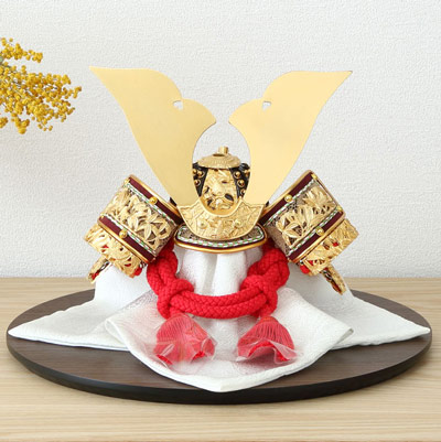 楽天市場】五月人形 兜飾り 兜 一徳 8号兜 純金箔押兜 竹雀 丸型台飾り