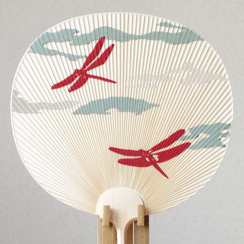 楽天市場】京うちわ 阿以波 並型片透うちわ とんぼ 青 夏飾り 伝統工芸