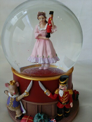 楽天市場】くるみ割り人形 可愛いクララ スノードーム オルゴール