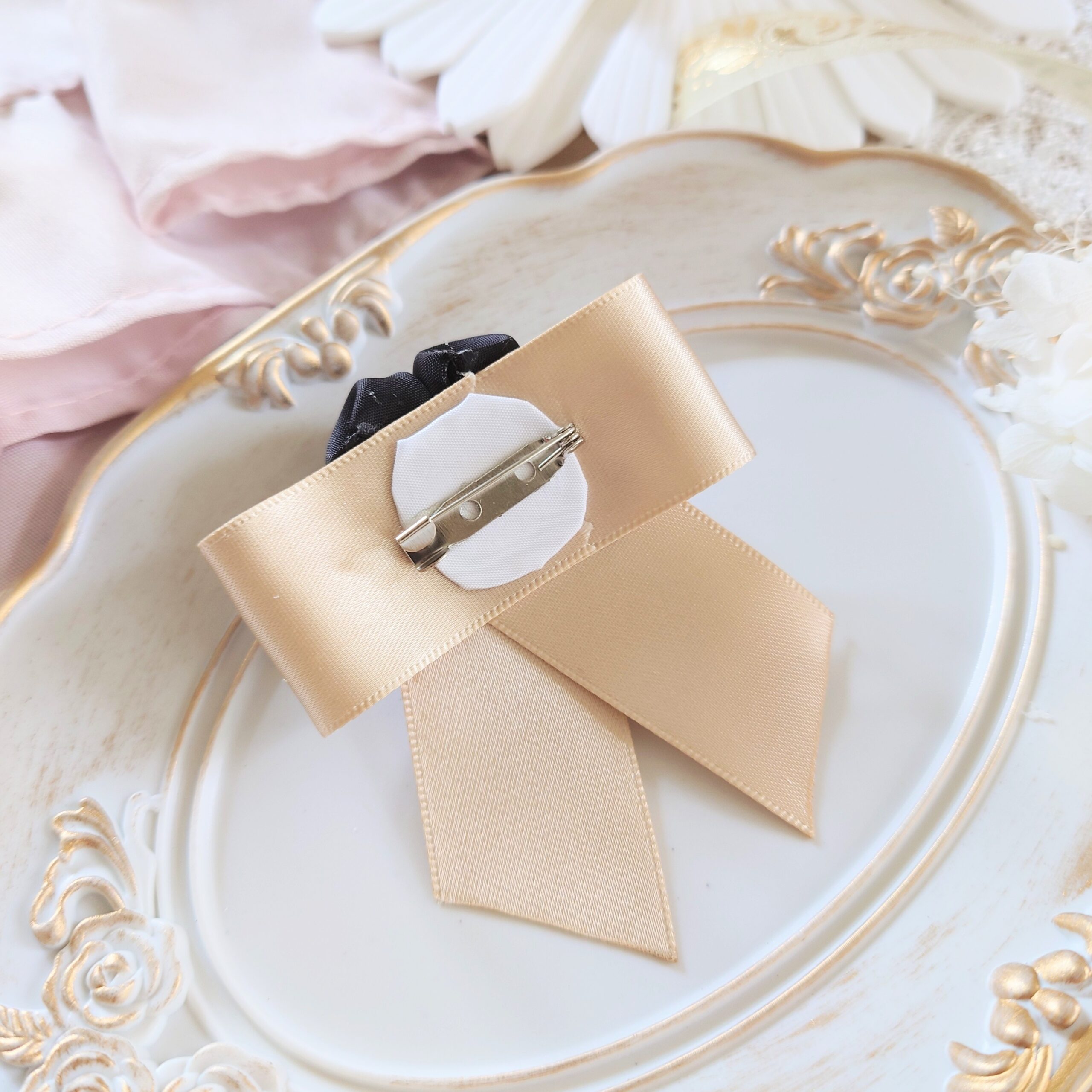 カメリア・アーテル（ブローチ） | つまみ細工 Cheen（チェーン）