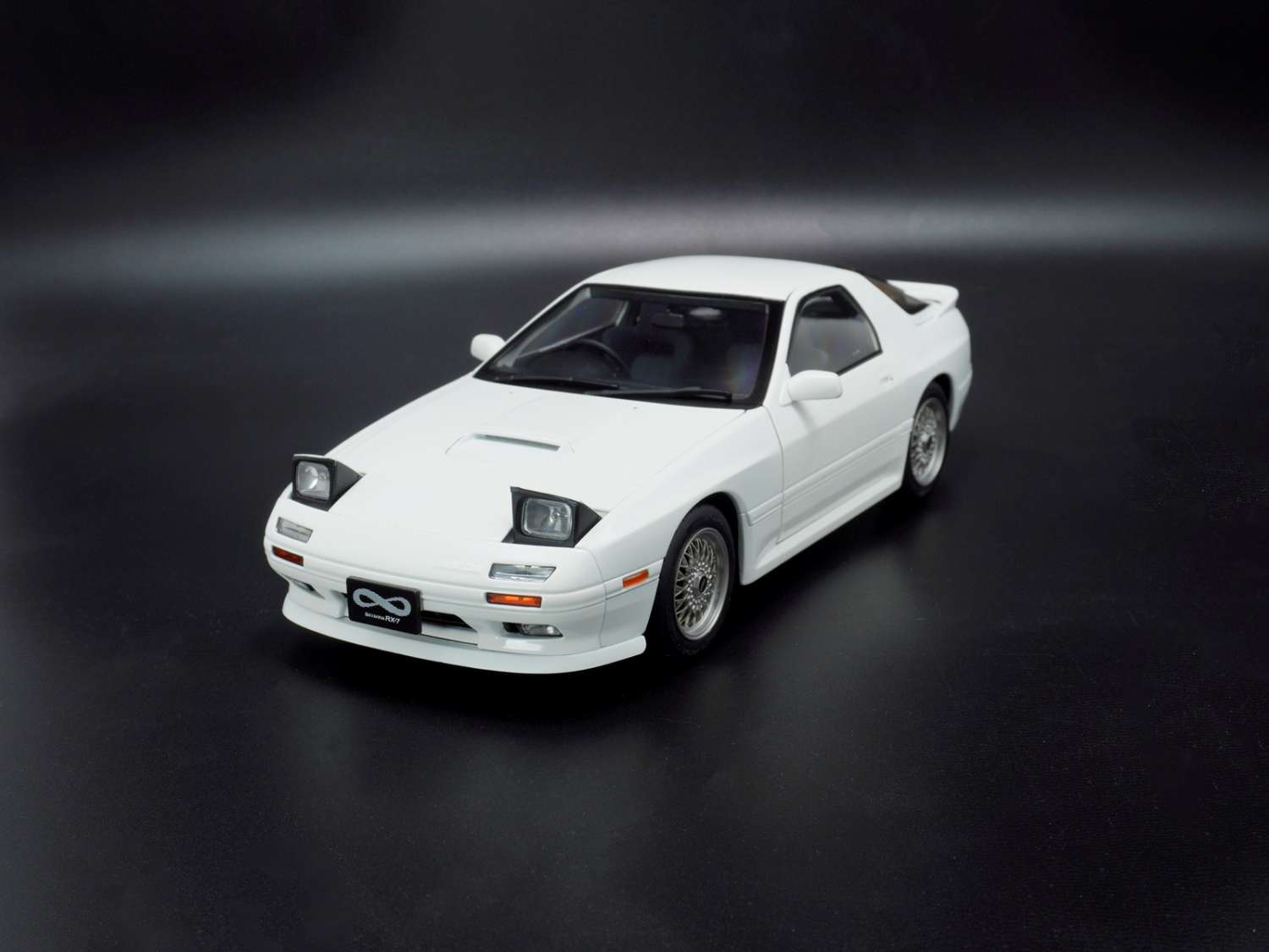 1/18 MAZDA SAVANNA RX-7 FC INFINI -RHD-ホワイト【WA18-04-02
