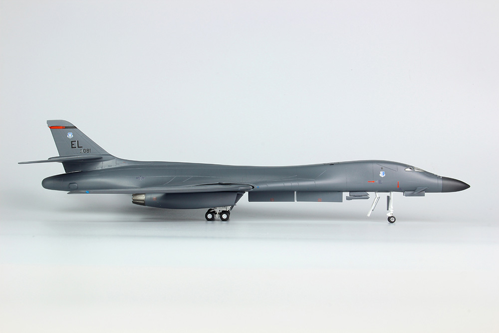 AE144-5 1/144 アメリカ空軍 爆撃機 B-1B ランサー グアム
