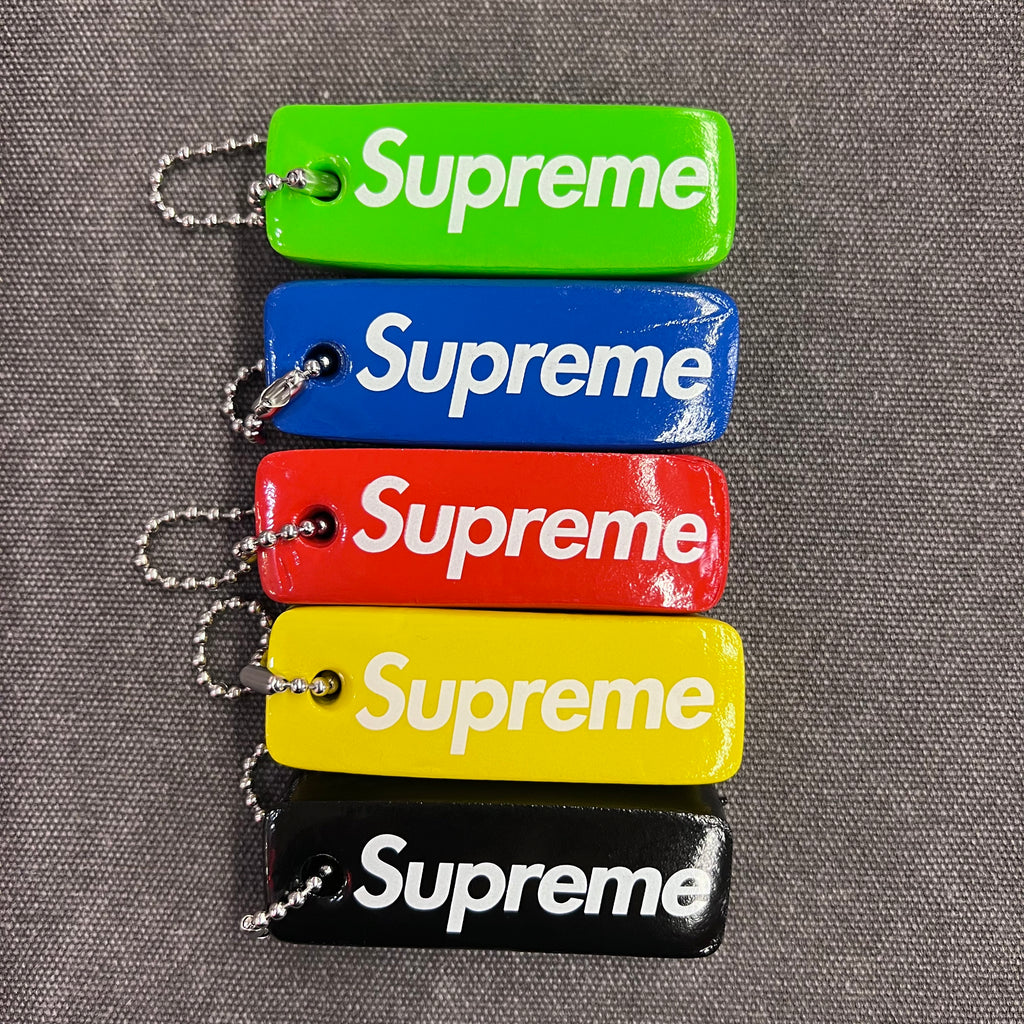 SUPREME FLOATING KEYCHAIN – Trade Point_HK