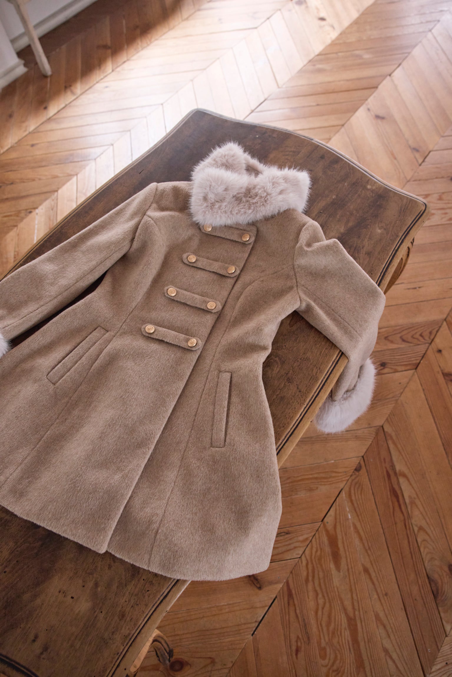 即納 Muse fur flare coat（beige） – Treat Ürself