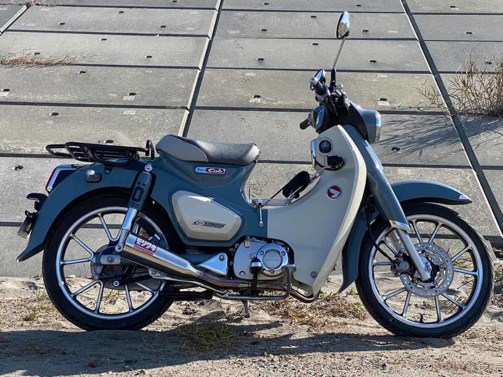 トラッカー風カスタムの必需品！モリワキメガホンマフラー