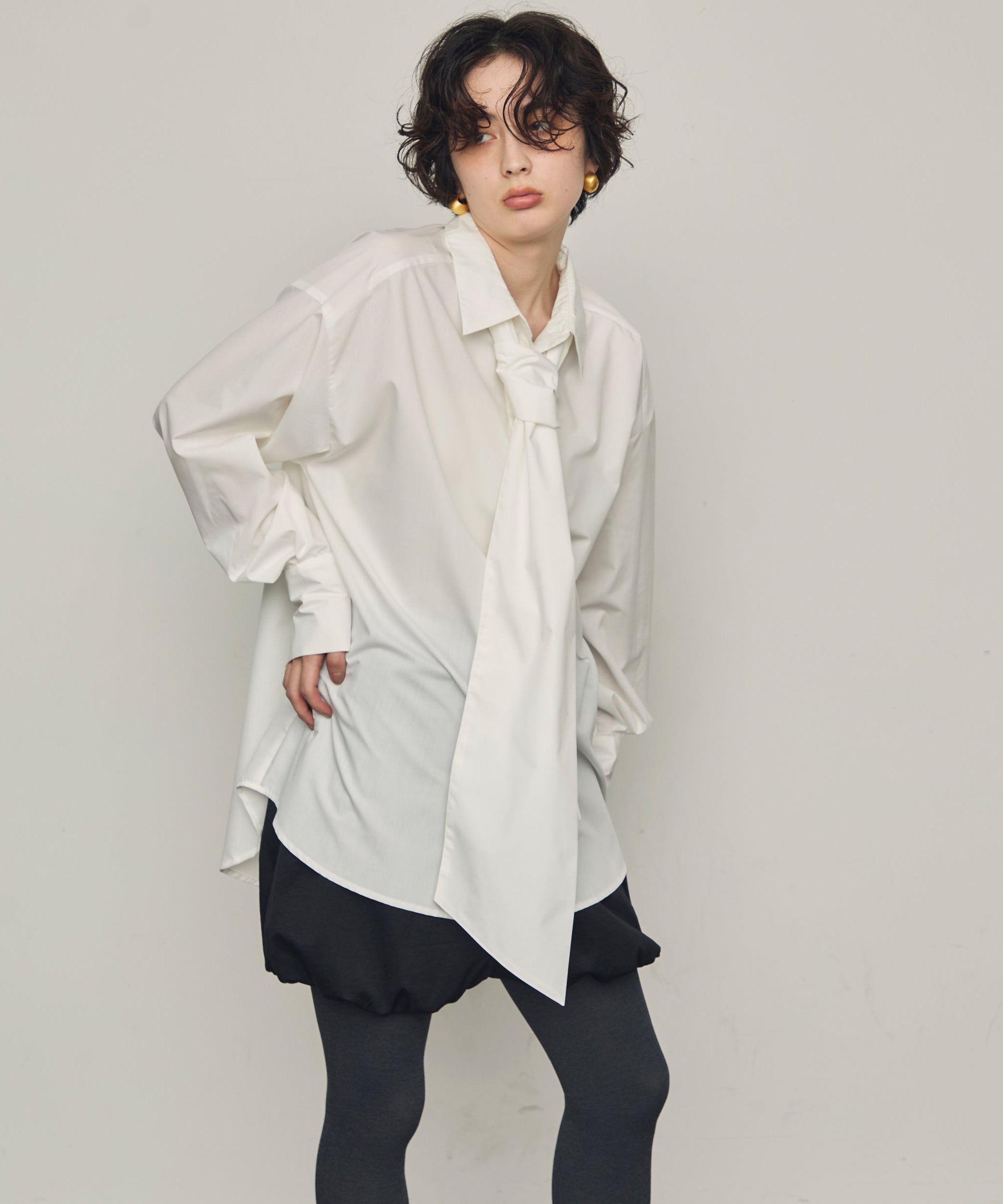 ボウタイ付きロングスリーブシャツ | Trish