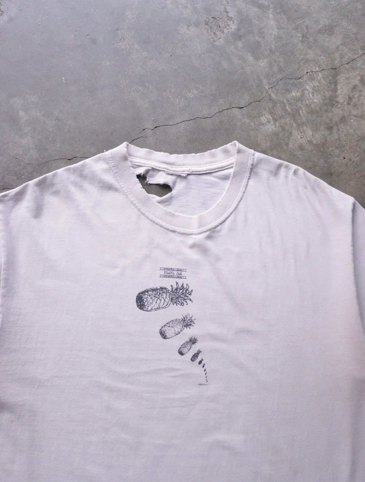 2000S PEARL JAM BAND TEE – TWO FOLD