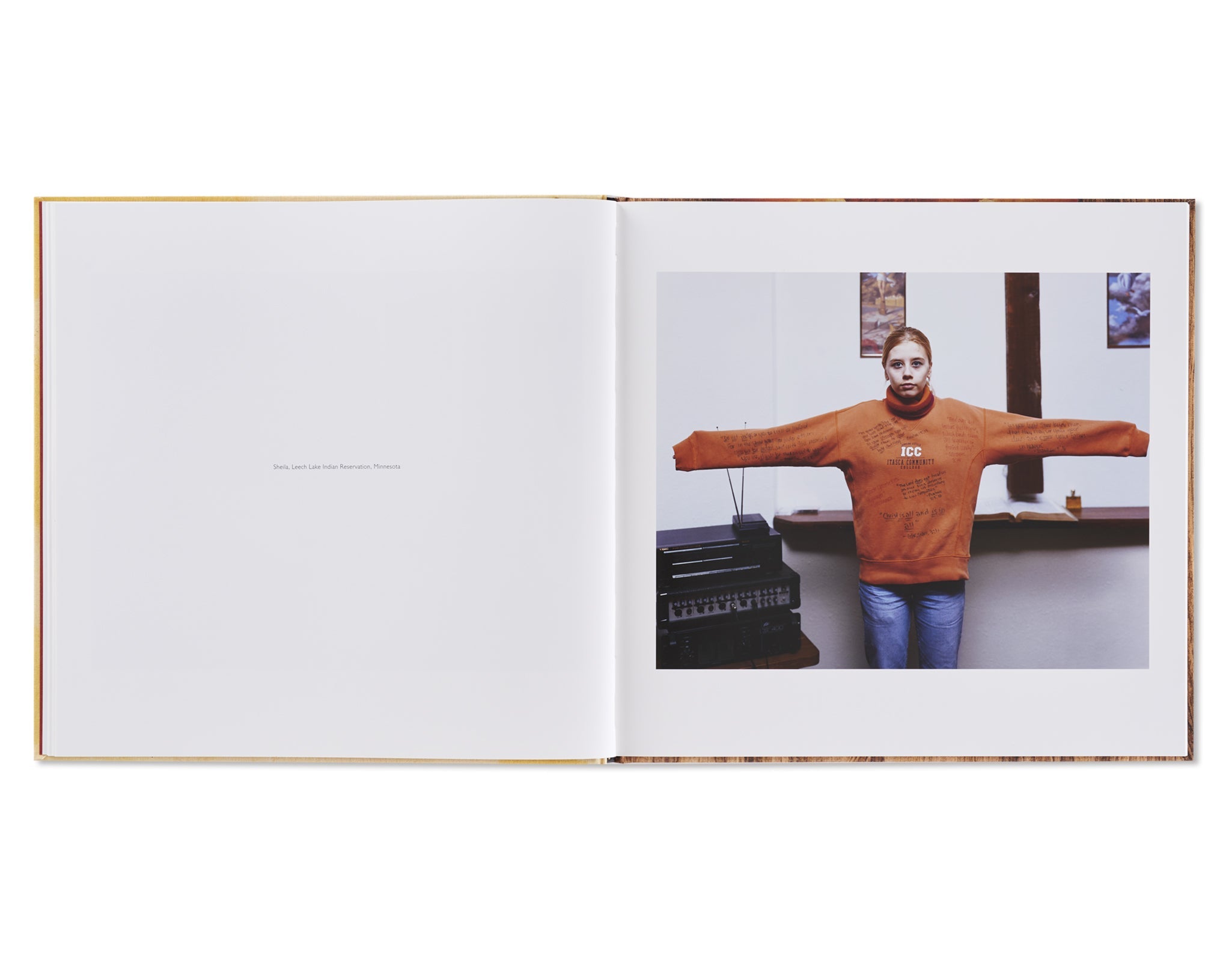 SLEEPING BY THE MISSISSIPPI by Alec Soth – twelvebooks