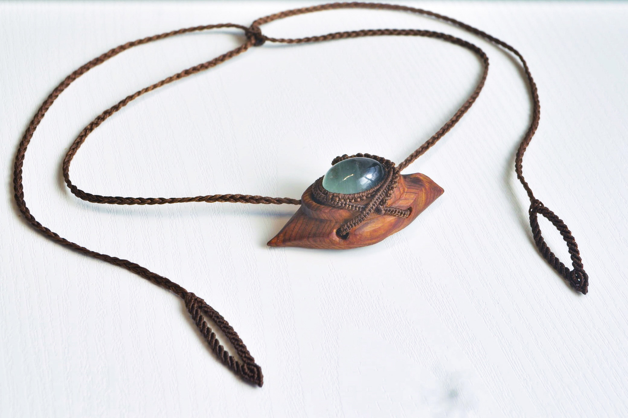 手作業でしか生み出せない、暖かみ。フェアリーなデザインが魅力の