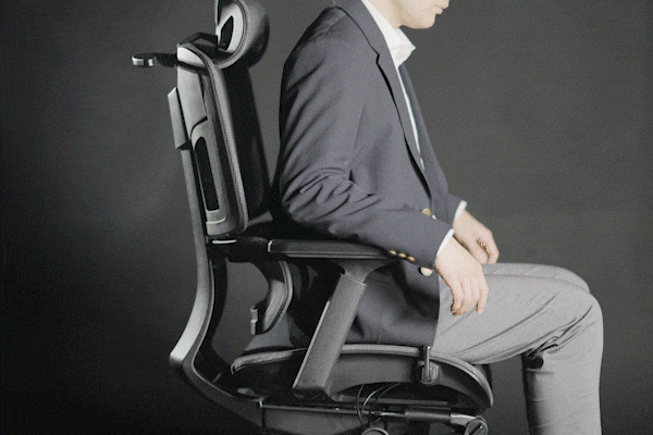 人間工学に基づいて作られた、姿勢を保つ超集中ワークチェア