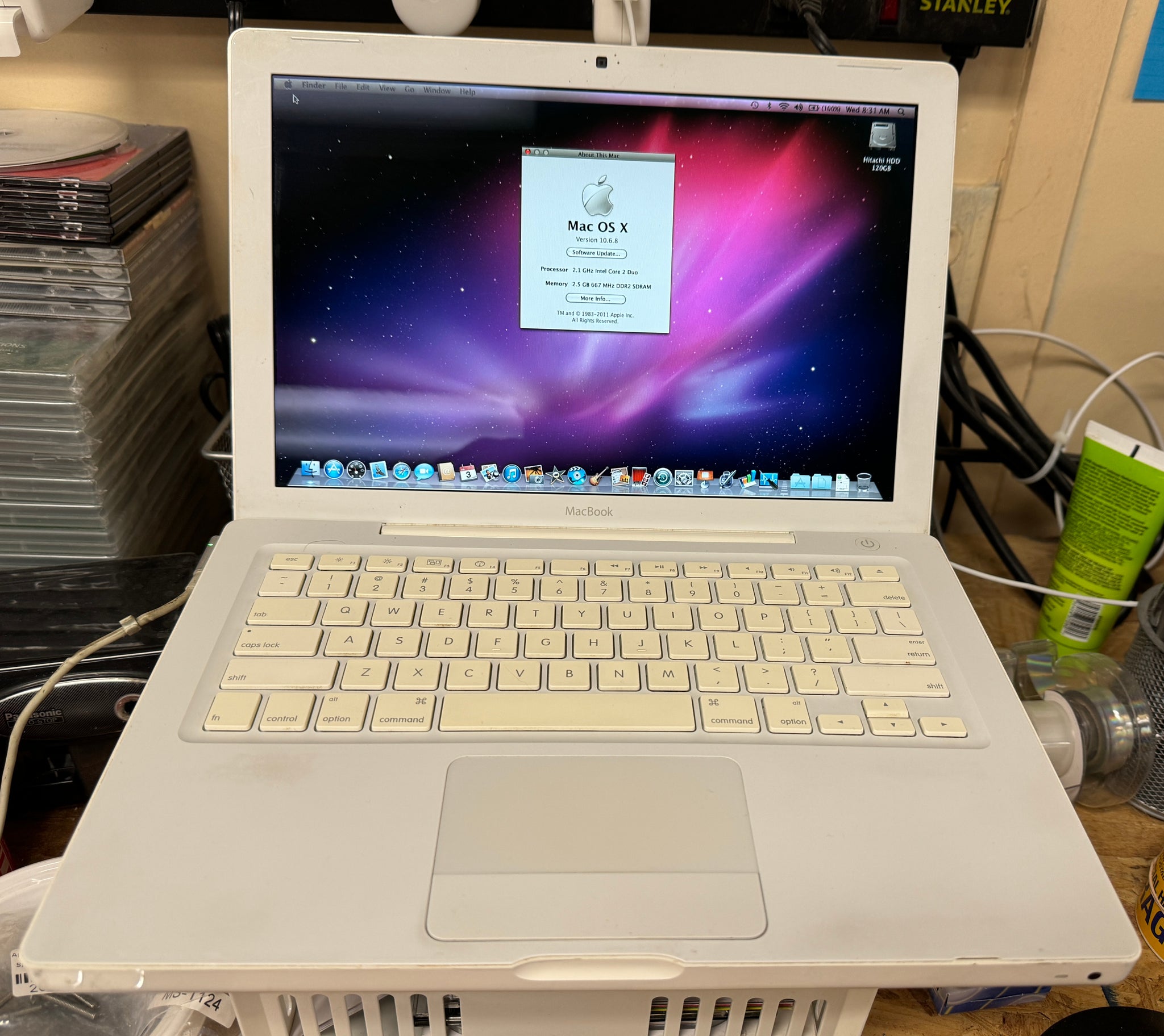 Apple MacBook 13-inch Early 2008 2.1GHz Intel Core 2 Duo (MB402LL