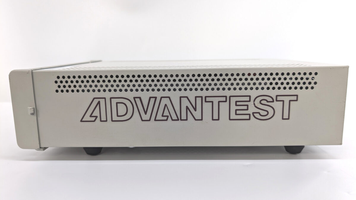 R6142 プログラマブル直流電圧/電流発生器 32V/160mA アドバンテスト S