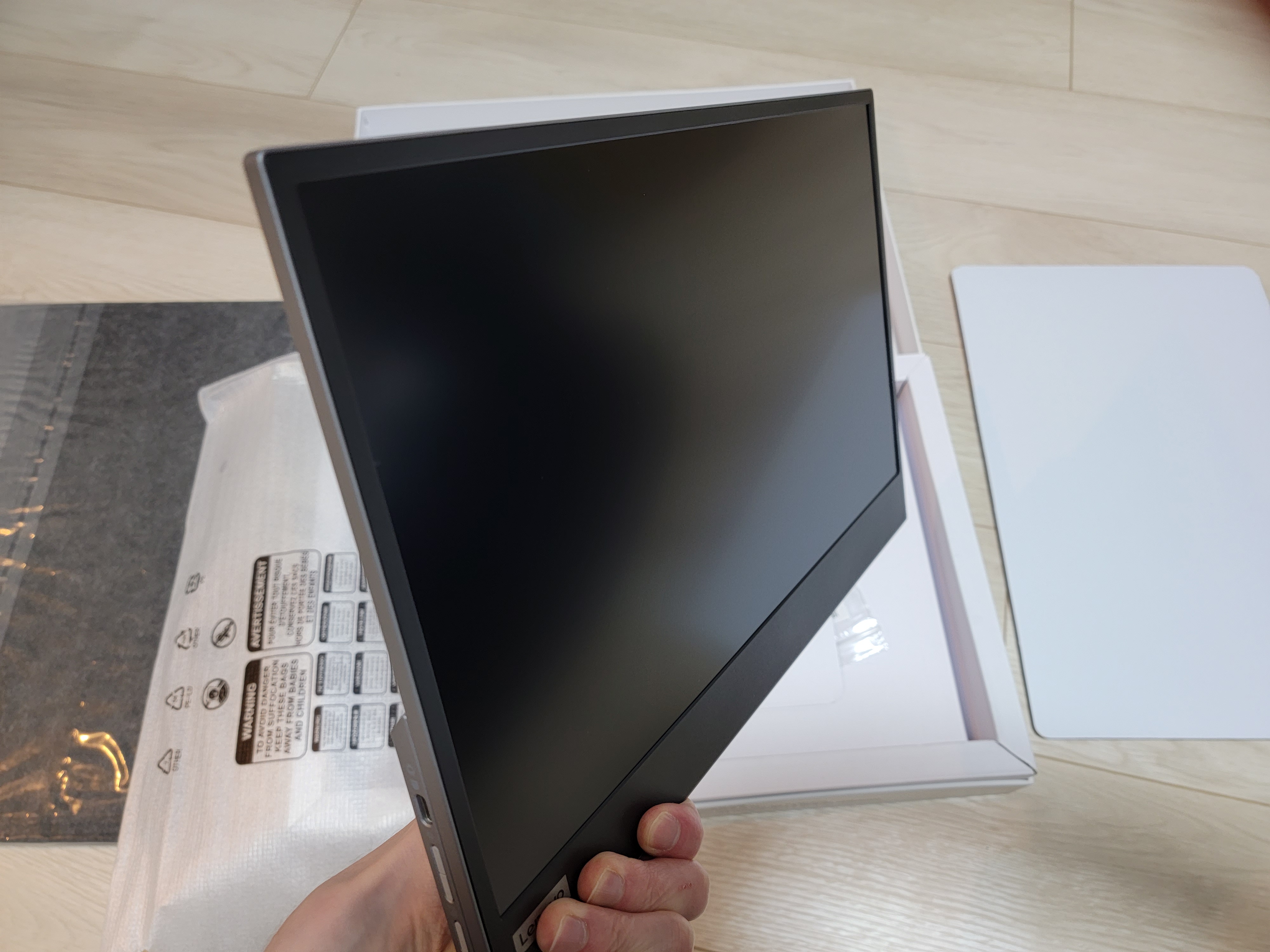 開梱レポート] Lenovo 15.6型ワイドモバイルディスプレイ（66E4UAC1JP