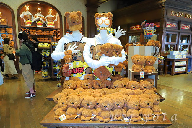 ミニオンのボブが持っているクマのぬいぐるみ『ティム』のお土産は