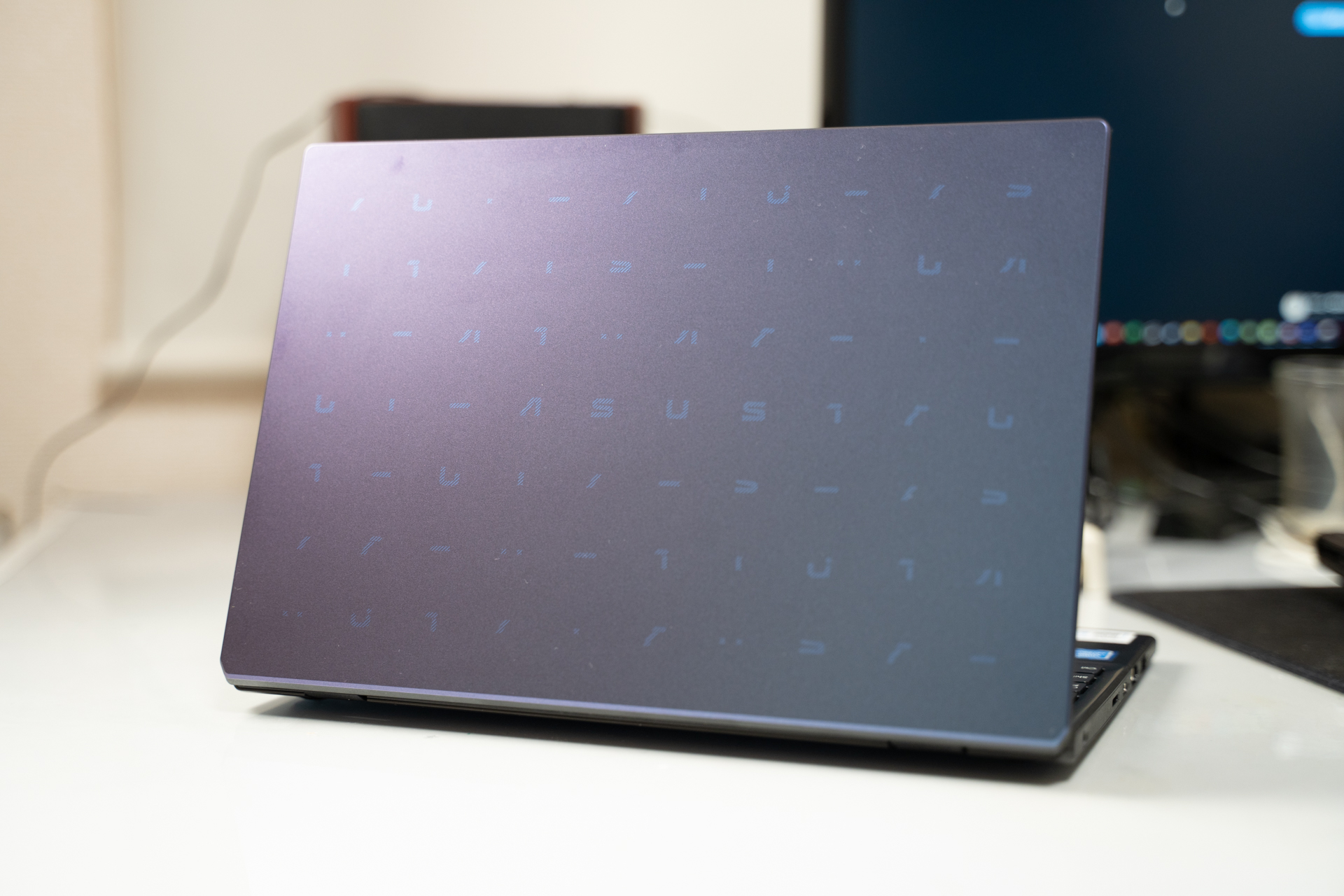 ASUS E210MA レビュー デザイン刷新のASUSの3万円格安モバイルノートPC