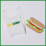 SUBWAY x BEAMS DESIGN えびアボカドぬいぐるみセットが国内7月25日