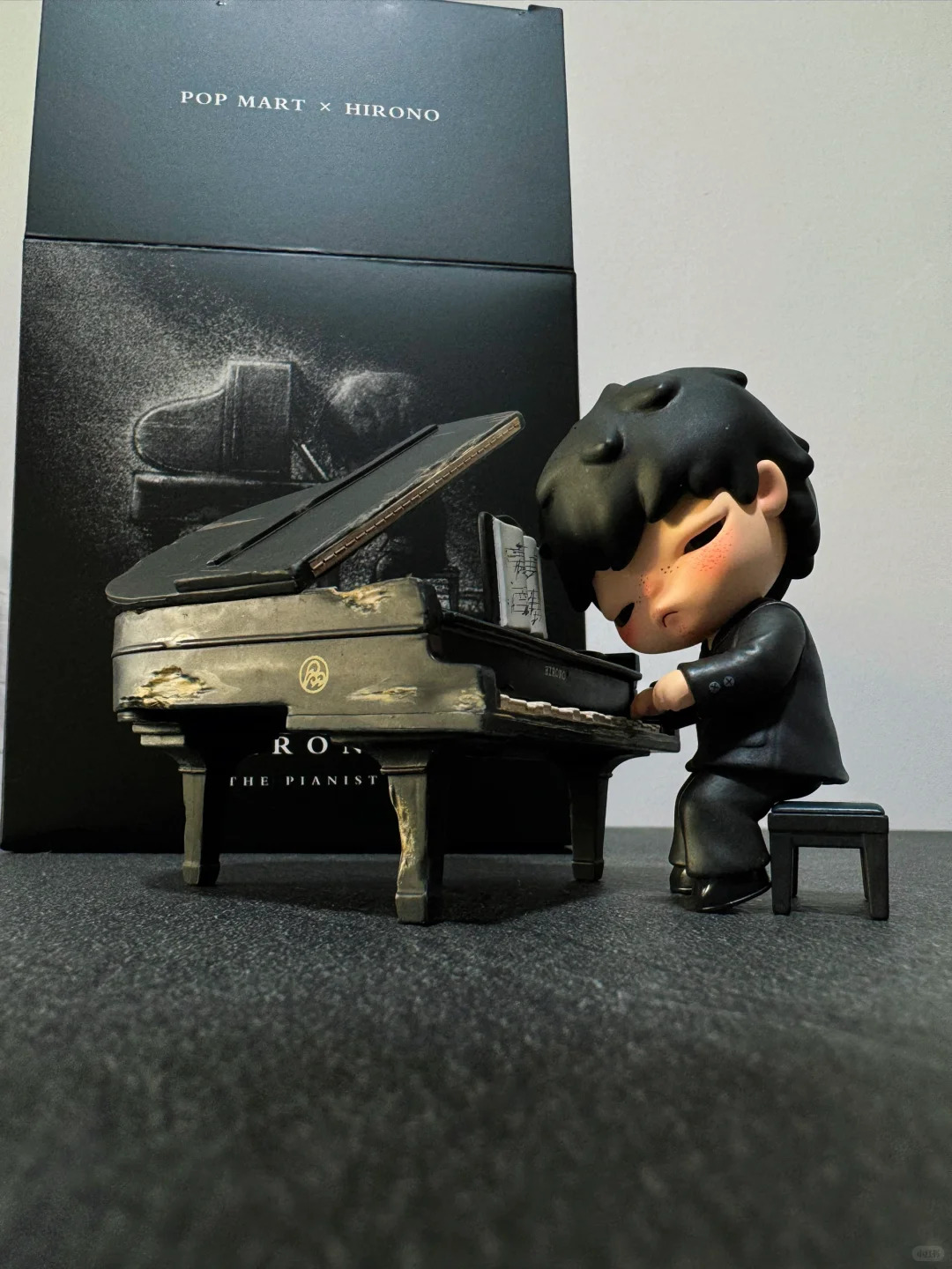 Hirono The Pianist Figure - POP MART (United States)