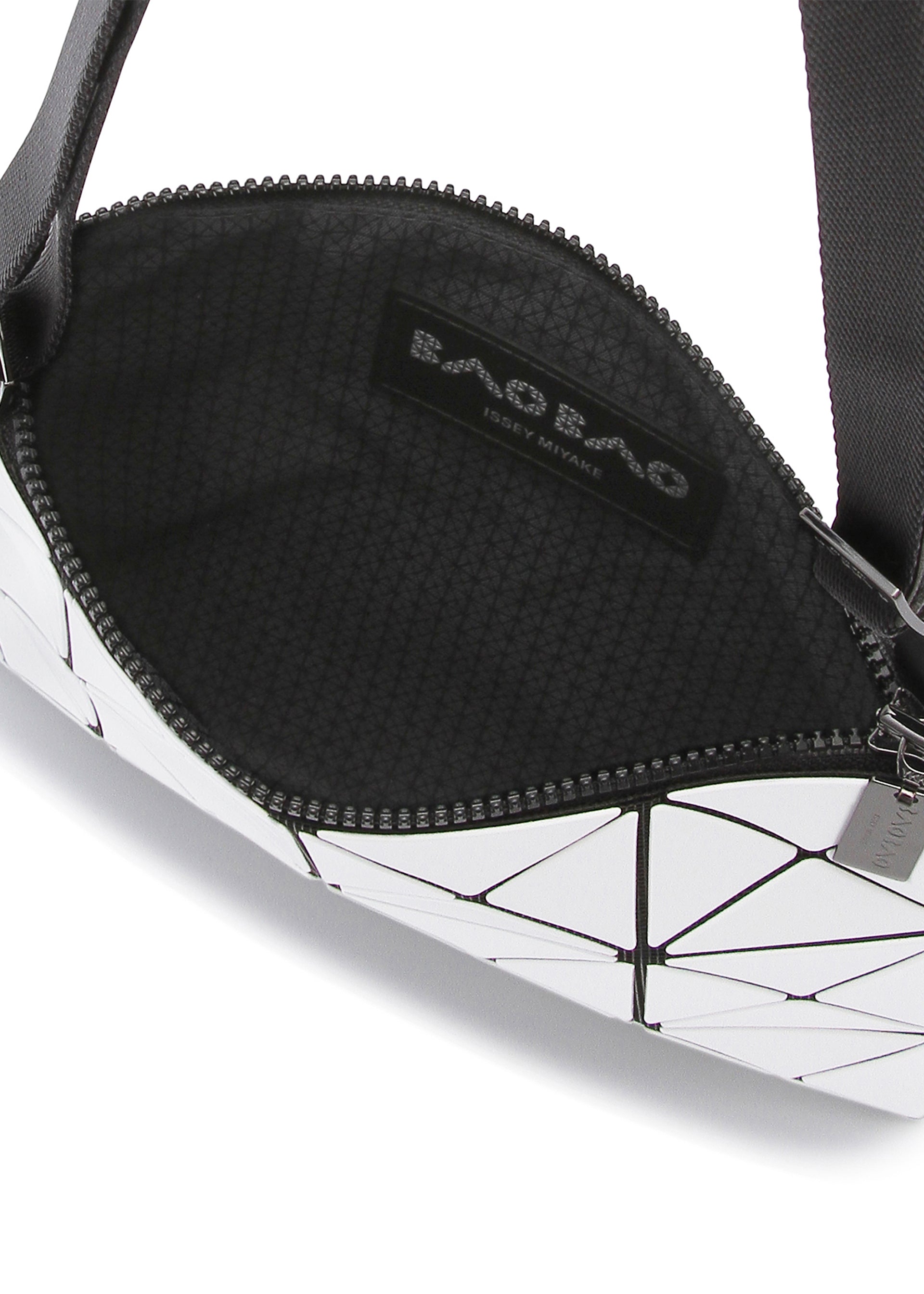 LUCENT – ISSEY MIYAKE ONLINE STORE