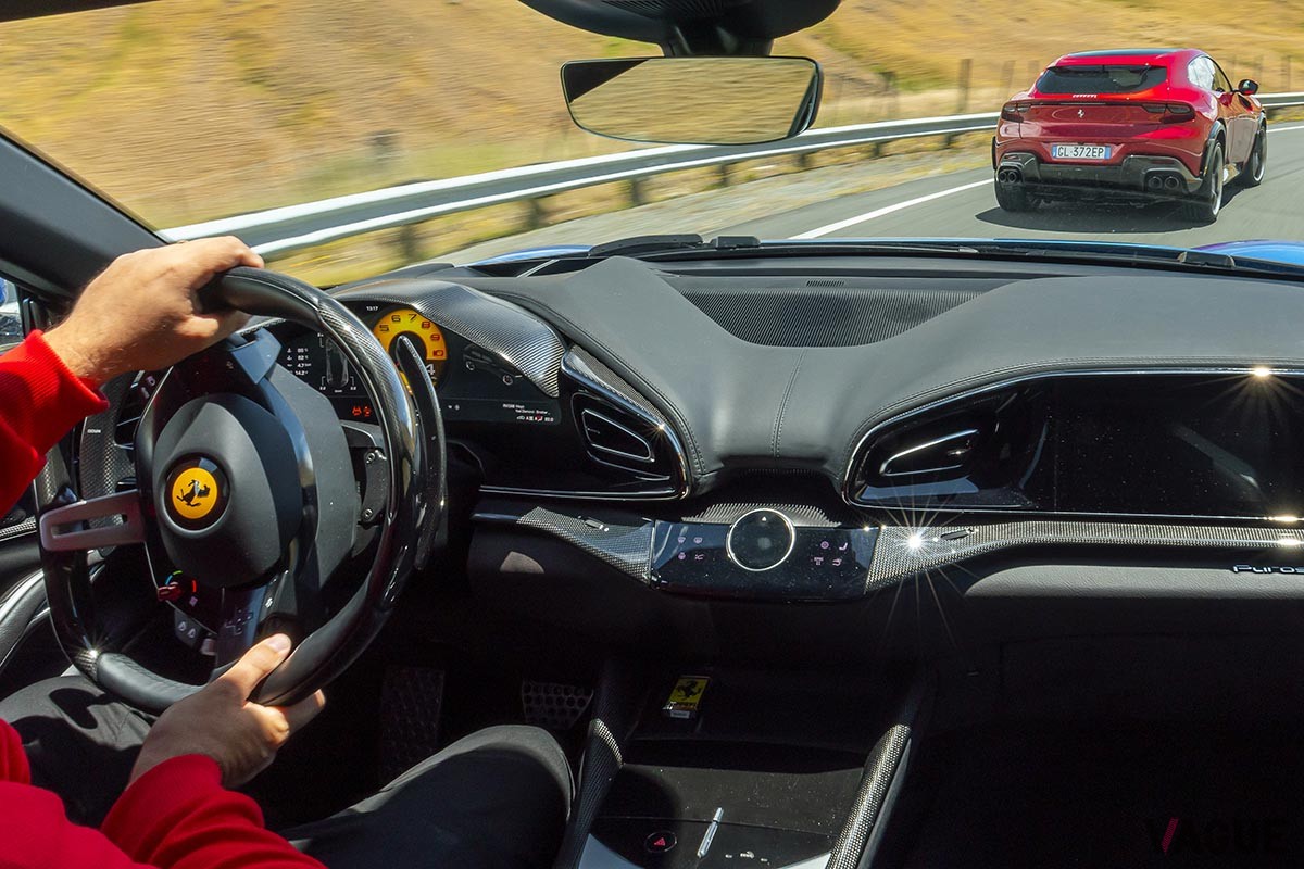 ステアリングを握ったままシフトチェンジ！ 当時F1の技術だった