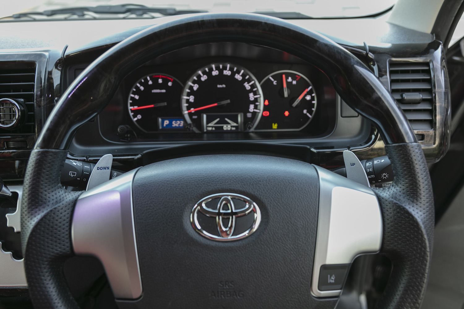 シーケンシャルパドルシフト ハイエース/レジアスエース用｜製品情報