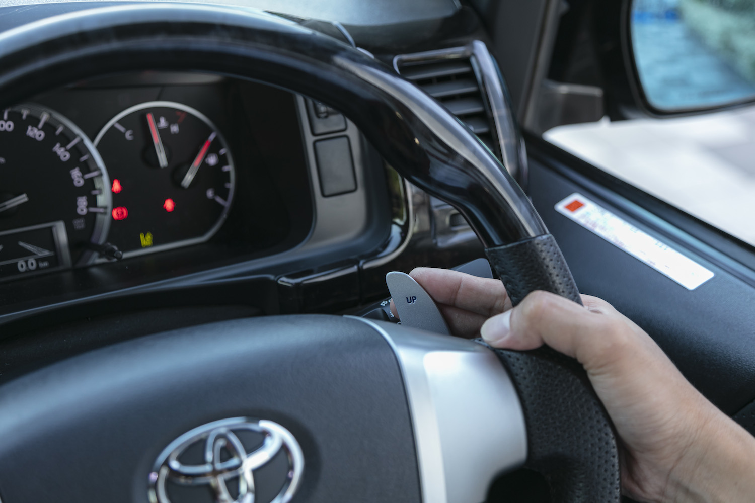 シーケンシャルパドルシフト ハイエース/レジアスエース用｜製品情報