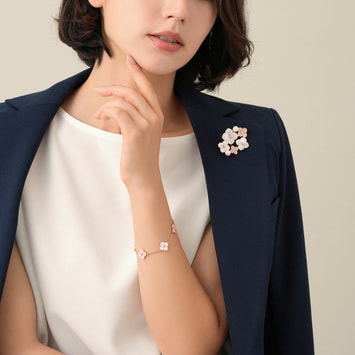 VBMV5025__XP シェルフラワー ブローチ｜ブローチ｜ヴァンドーム