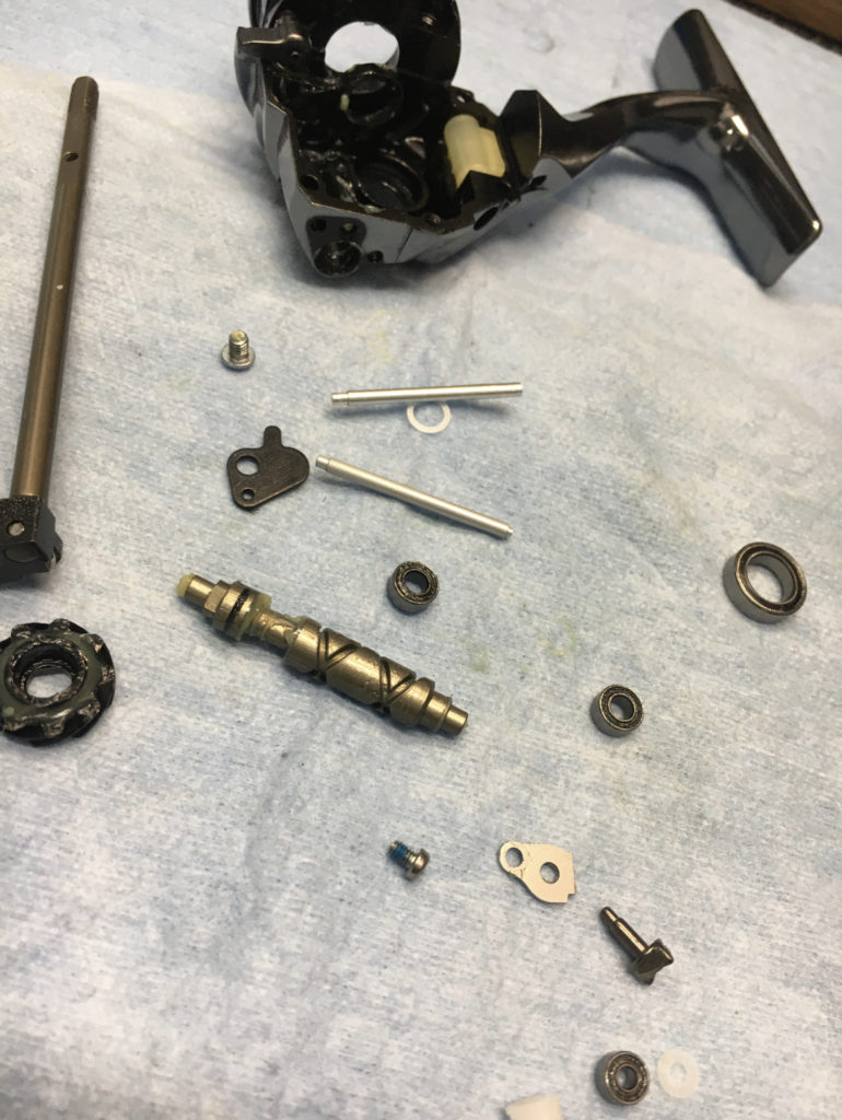 10ステラC2000HGS オーバーホール ギア摩耗 - 関西・兵庫でリールの