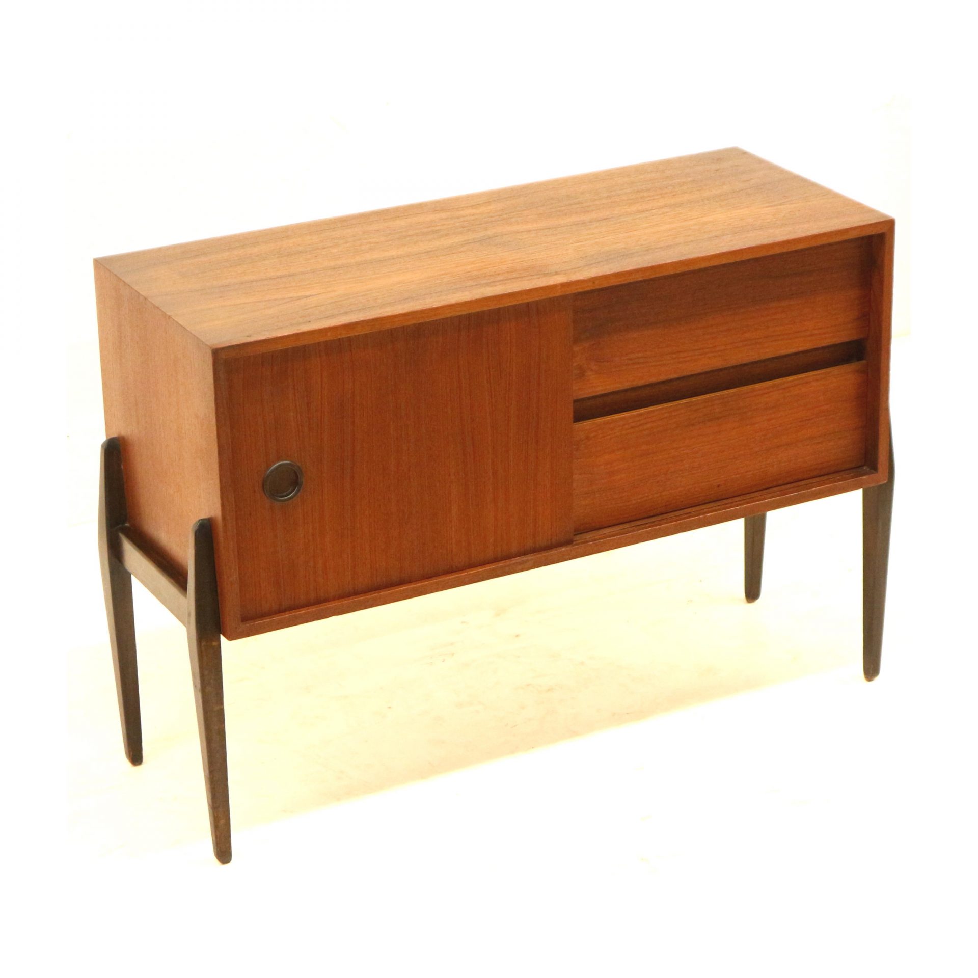 Vintage cabinet / sideboard by Verralux made in the 60s – Vintage