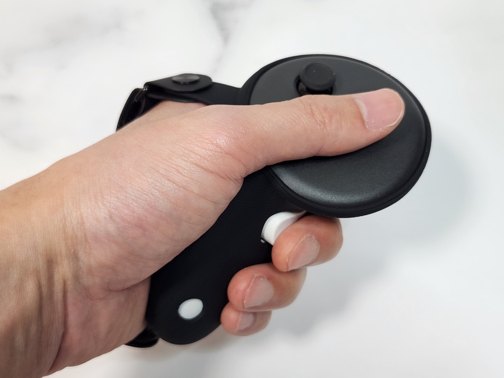 Metaquest3のコントローラーにストラップ付きのグリップカバーを付けて