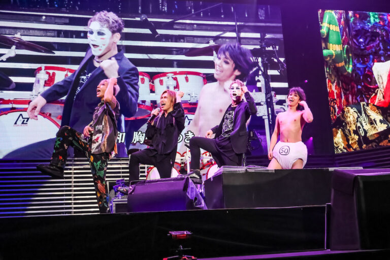 ゴールデンボンバー、20周年アリーナライブDVDリリース＆「新作