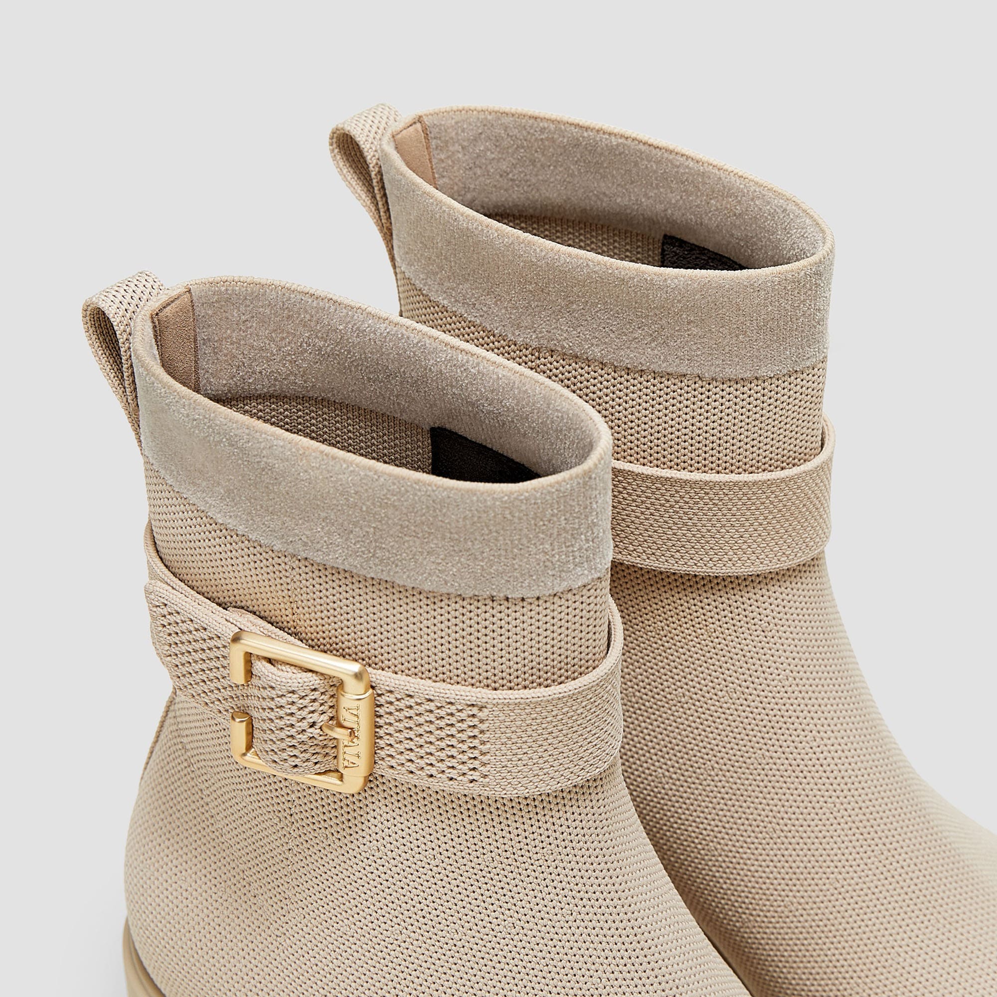 Gisella] スクエアトゥ 撥水加工 ヒールブーツ – VIVAIA JAPAN