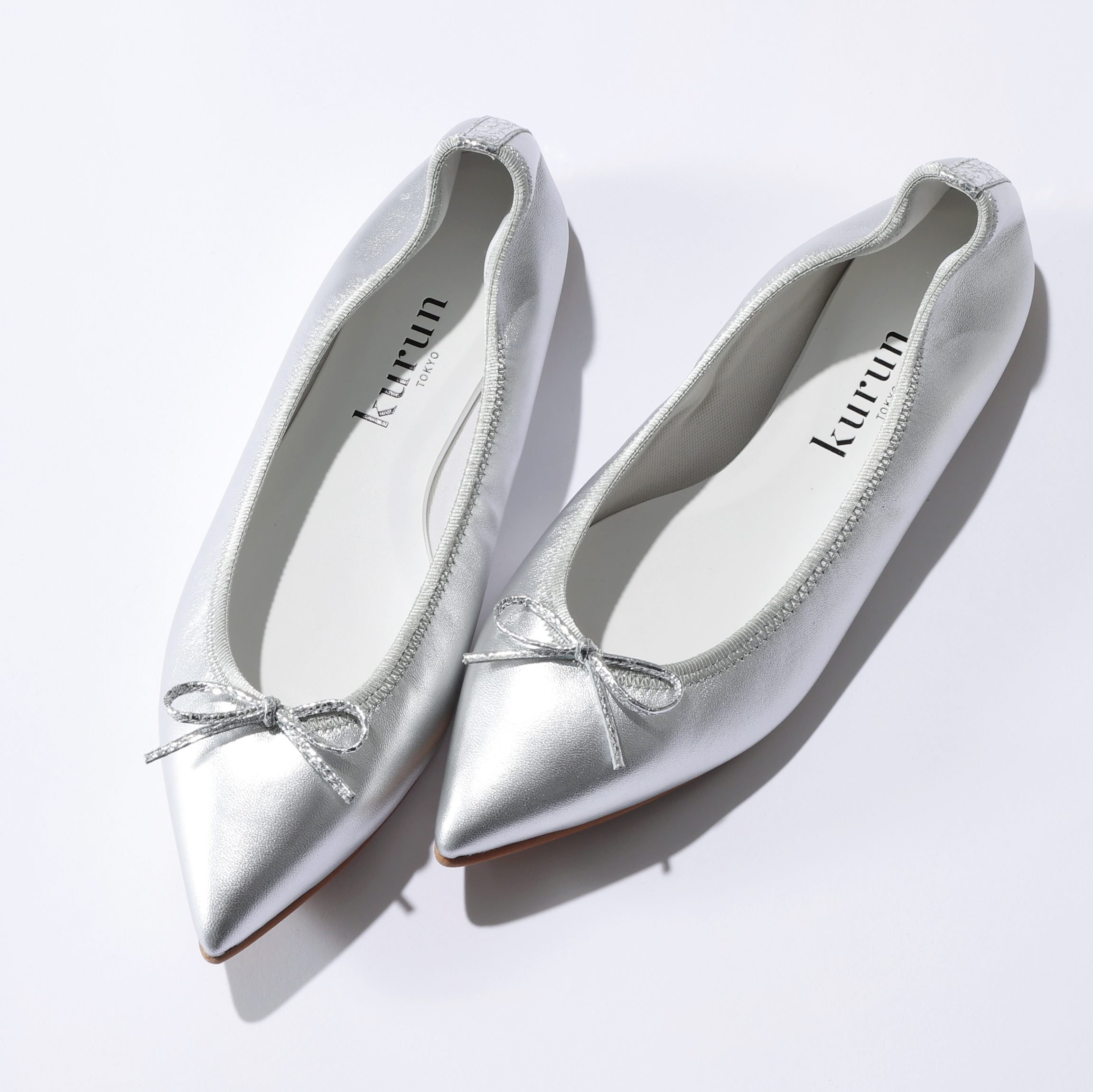 シンプルなデニムスタイルも華やかに♡kurun TOKYOのキラキラバレエ