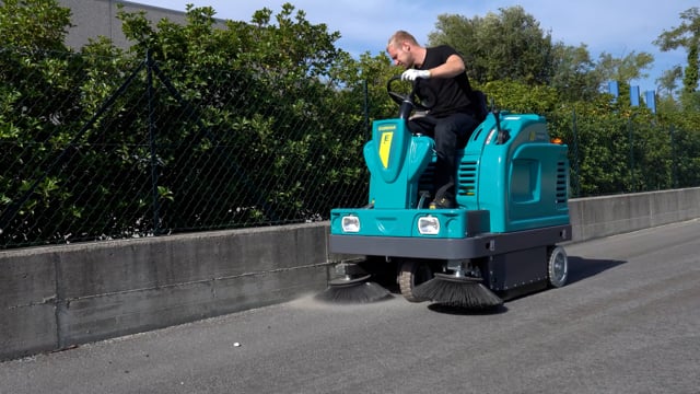 Xtrema Vacuum Ride-on Floor Sweeper - Eureka