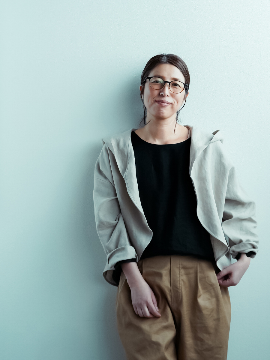 プレミアム】リネントップス 丸首 トップス 薄地 ／ ランプブラック