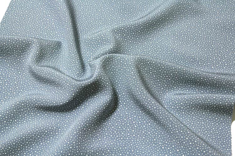日本の絹 丹後ちりめん生地使用」 大小あられ柄 青グレー色系 反物