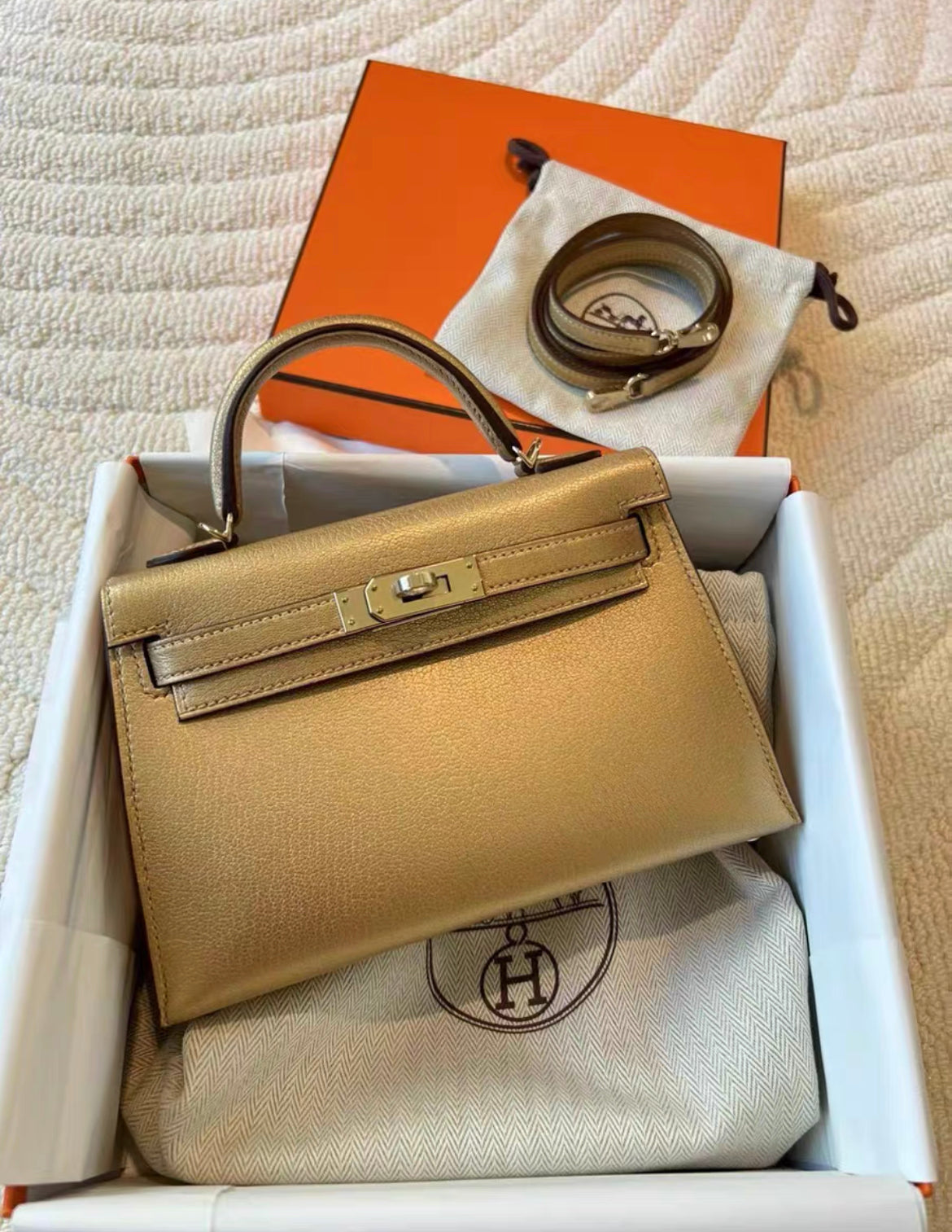HERMÈS KELLY 20 MINI SELLIER OLYMPIC GOLD METALLIC DORÉ CHEVRE