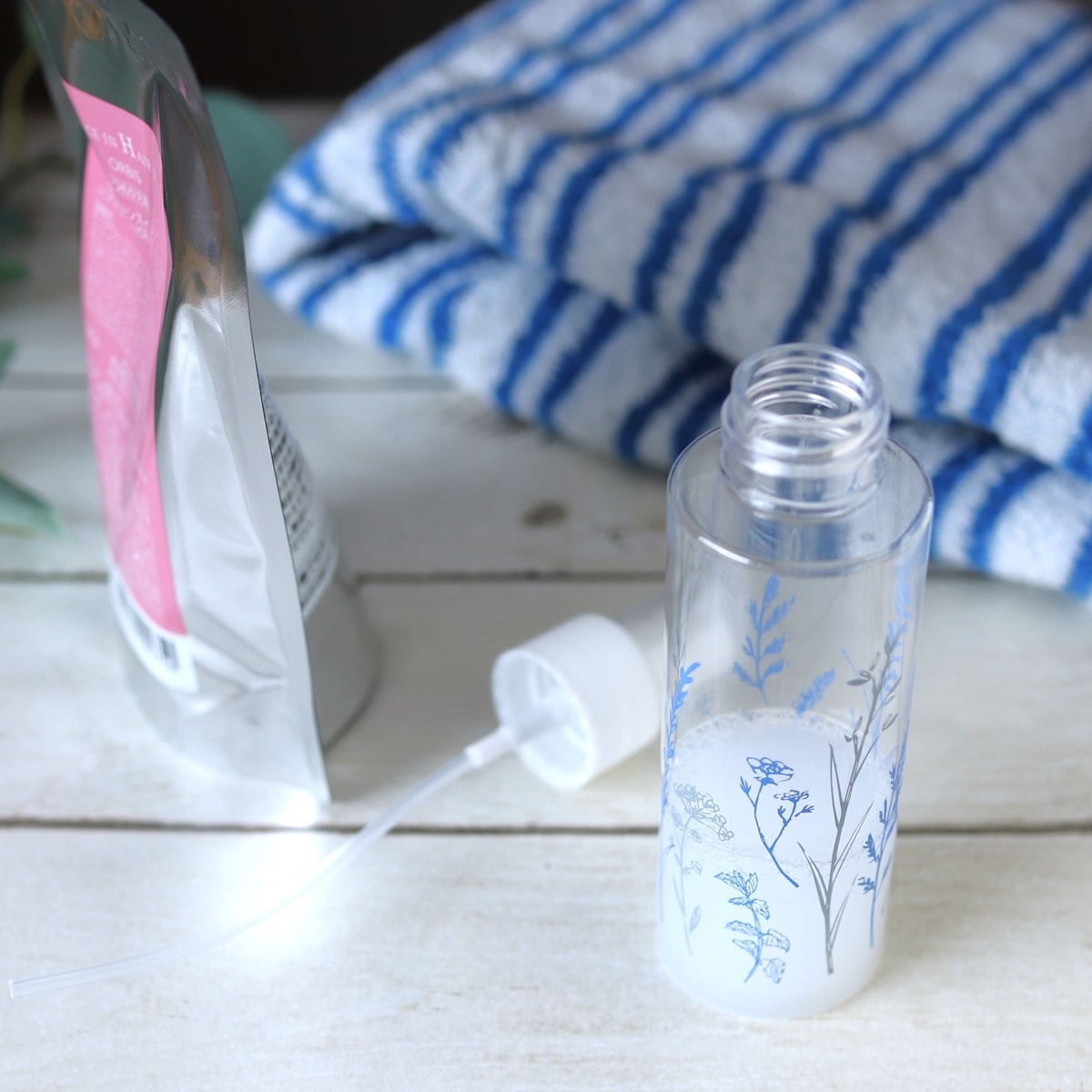 トラベルボトル 詰め替え容器ミストボトル ボタニカル柄 100ml 005341