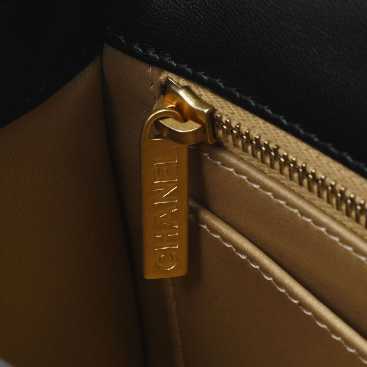 シャネル / CHANEL マトラッセ ミニフラップバッグ20 ココボール