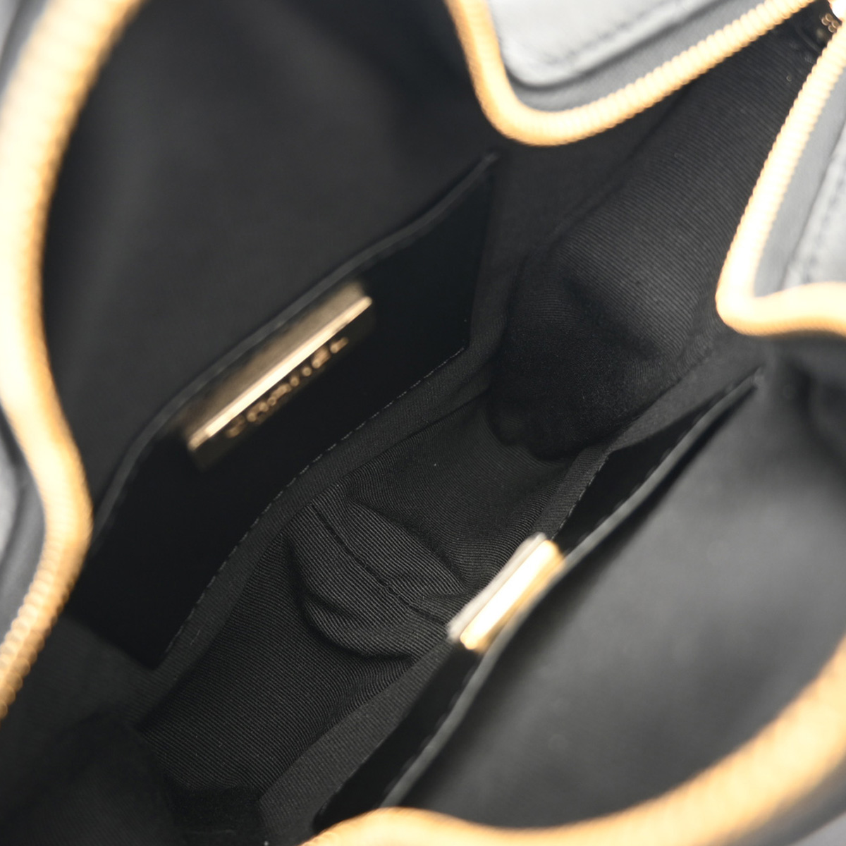 シャネル マトラッセ スターチェーンショルダー ブラック AS4579