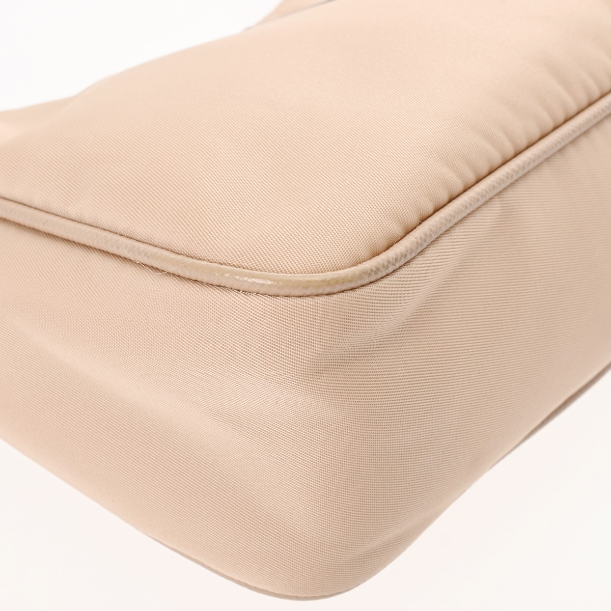 プラダ Re-Editionショルダーバッグ ベージュ/シルバー金具 1BH204