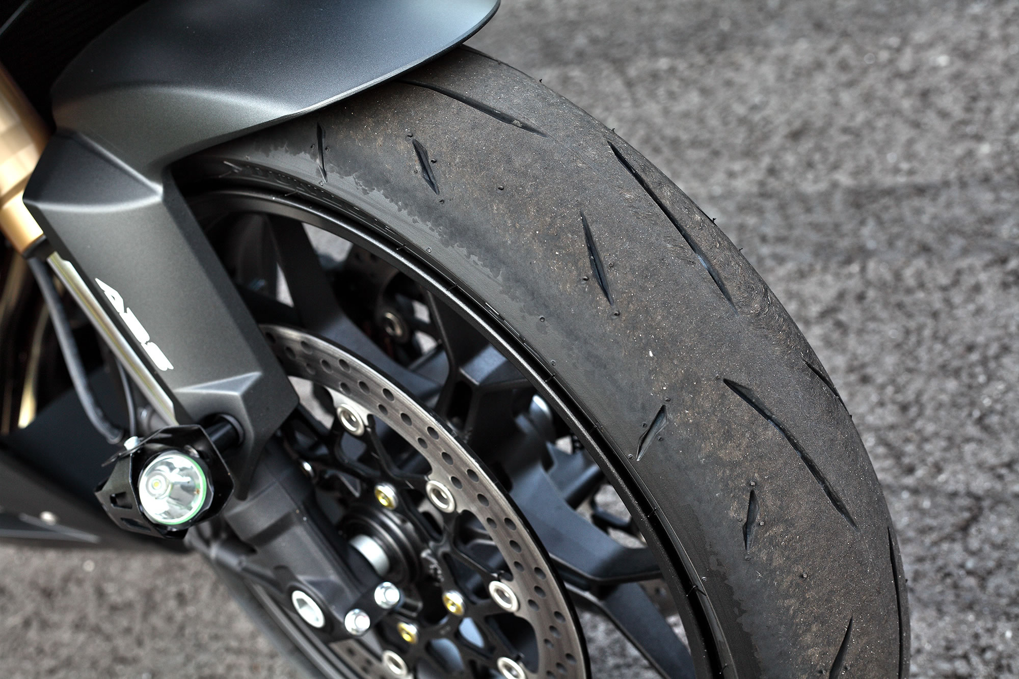 CBR650R(RH03) フロントタイヤの交換2