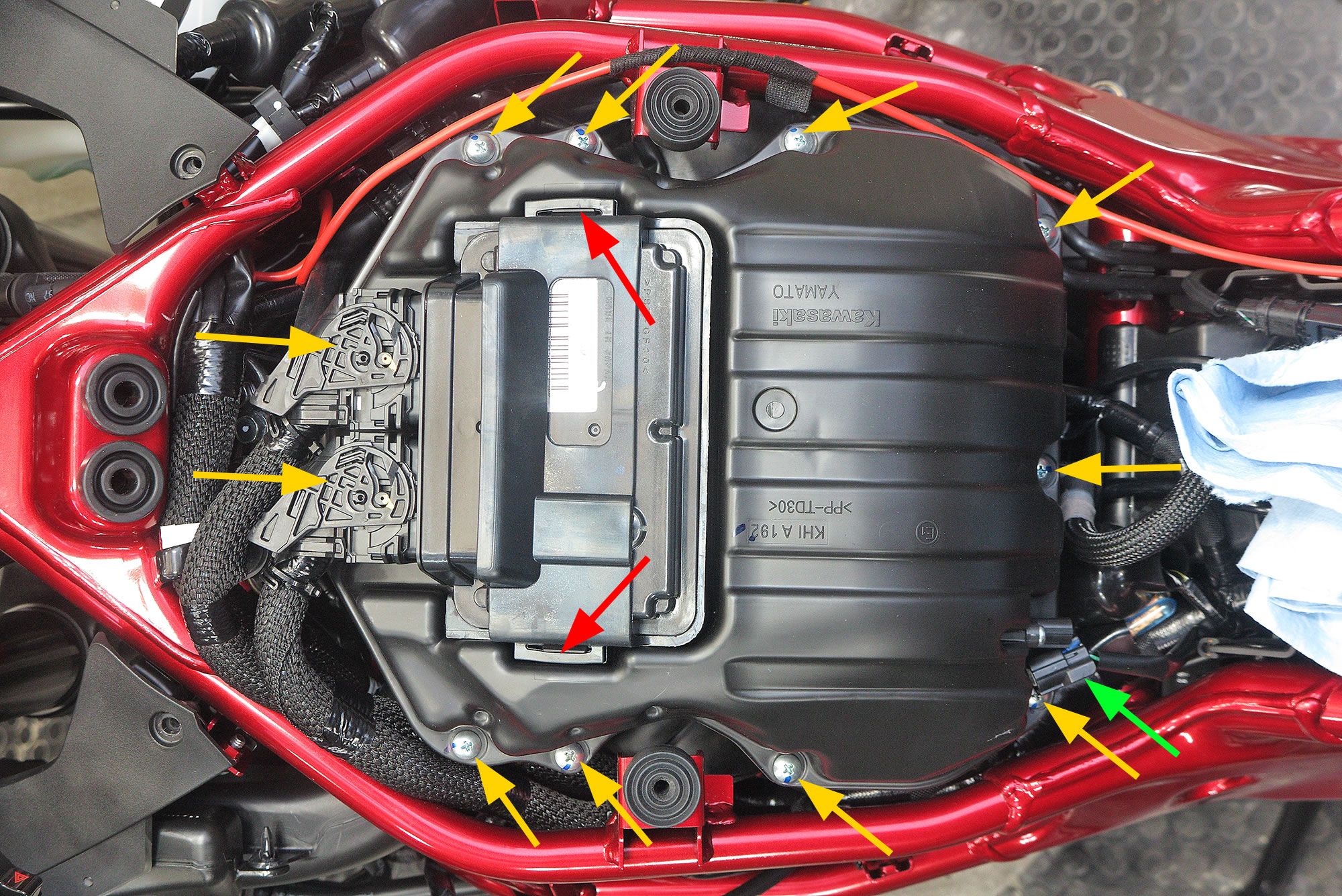 Ninja ZX-25R エアクリーナーボックス