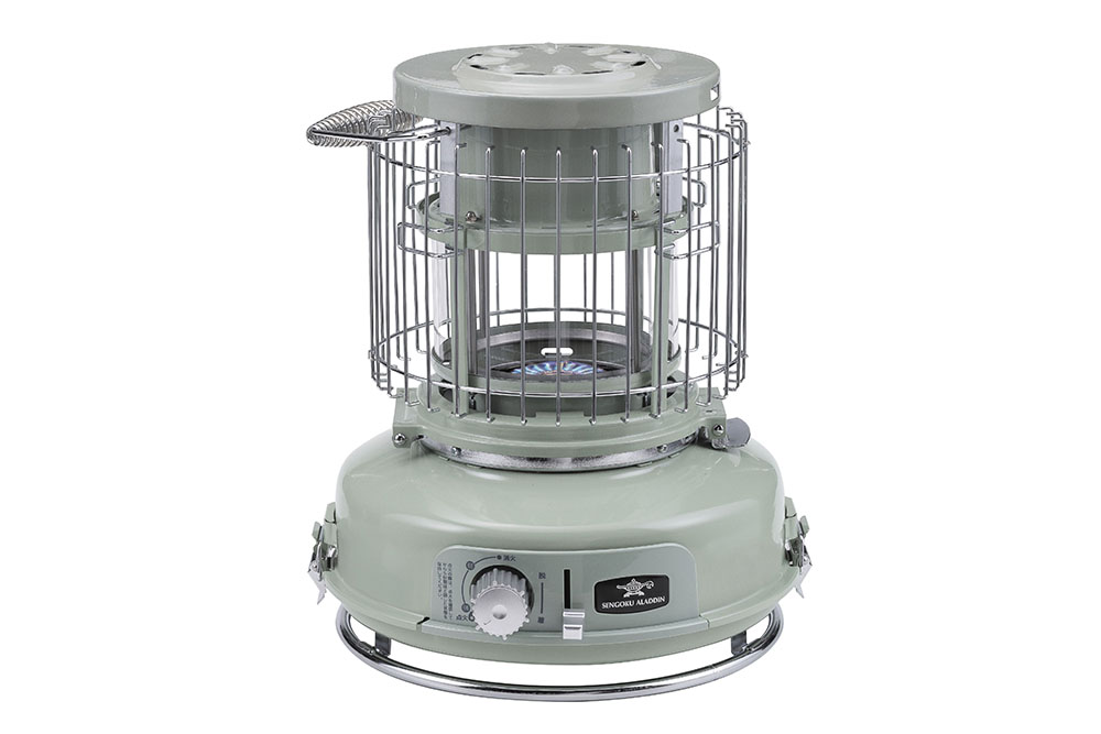 青い炎を360度楽しめる。アラジンのガスストーブに、全周ガラス窓の